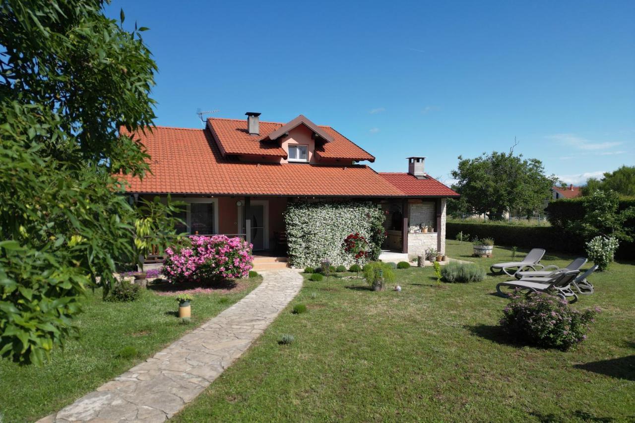 Tinov Dvor Villa