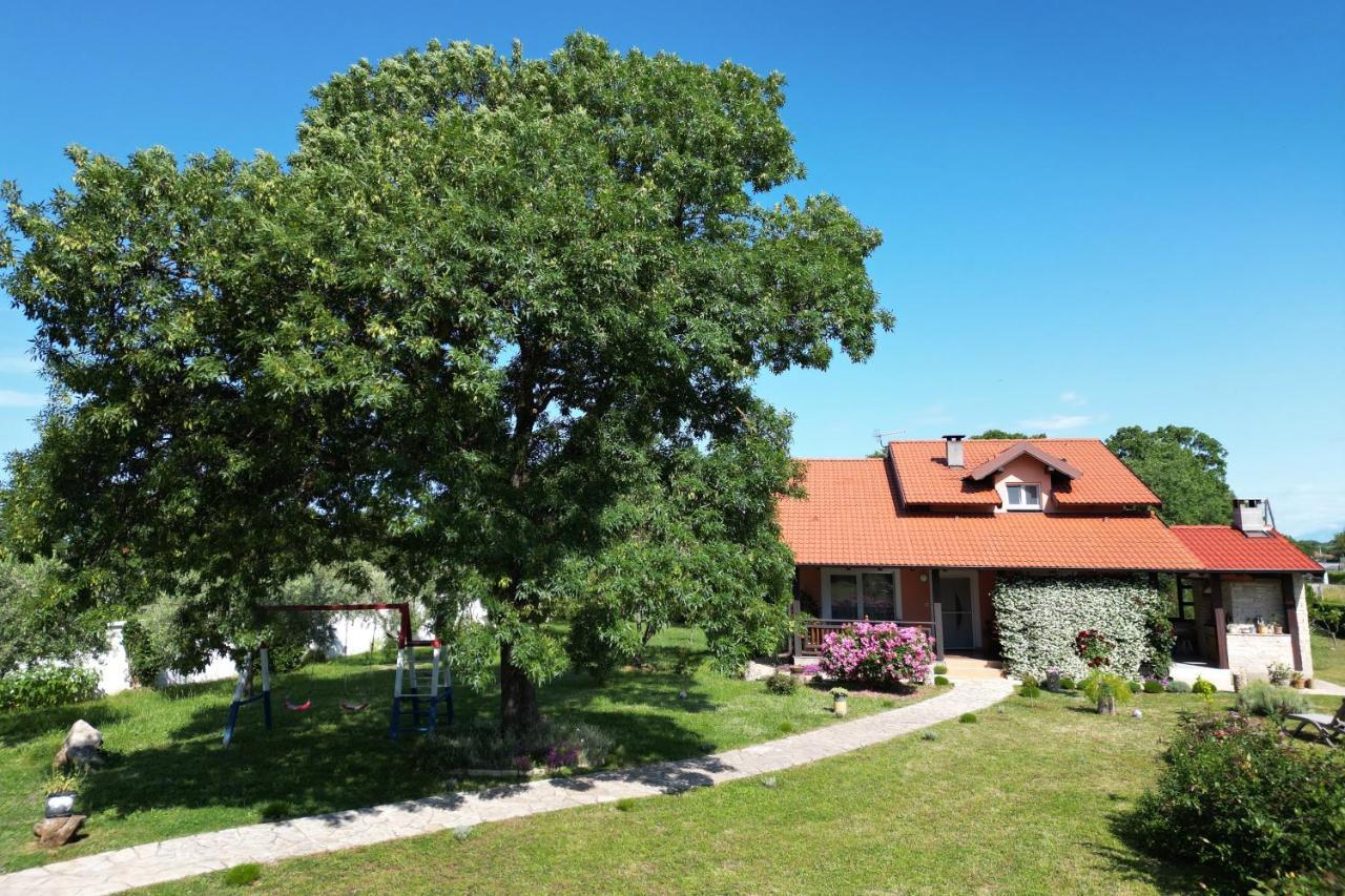 Tinov Dvor Villa *